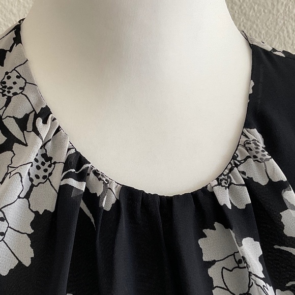 VINCE CAMUTO Sleeveless Top Size Small - Picture 5 of 10